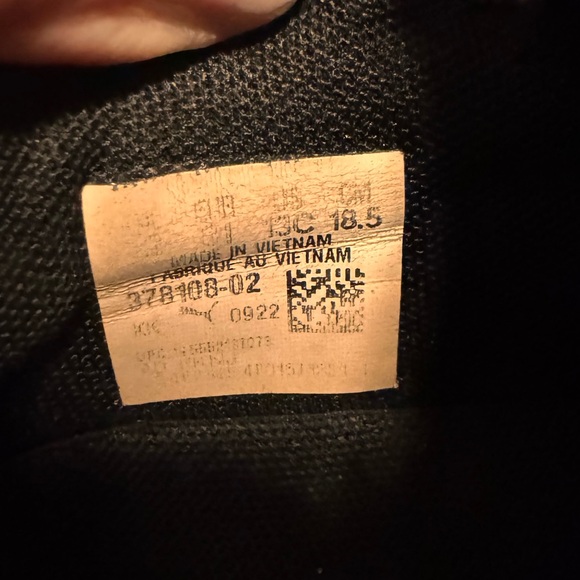 Puma Black and Red Athletic Shoes - Kids / Boys sneakers size 13c - Picture 6 of 9